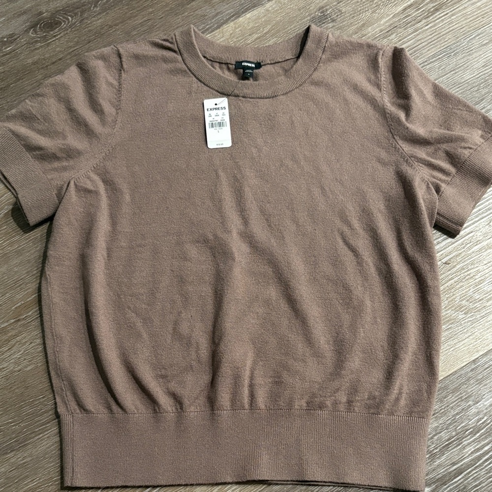 NWT-Express Cocoa Short Sleeve Tee